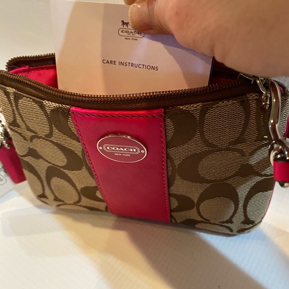 Coach wristlet NWT signature print hot pink trim - Picture 7 of 7